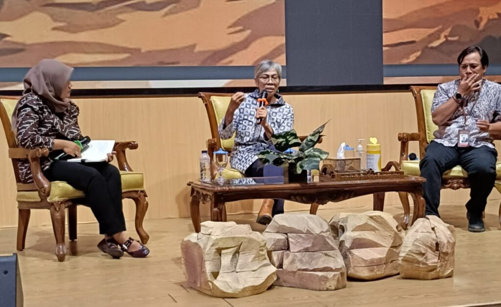 Whatsapp image 20260621 at 14 42 30 catrawarta Manusia purba tidak hanya meninggalkan jejak keberadaan melalui alat alat batu dan fosil tetapi juga melalui karya seni yang tersimpan di dinding gua